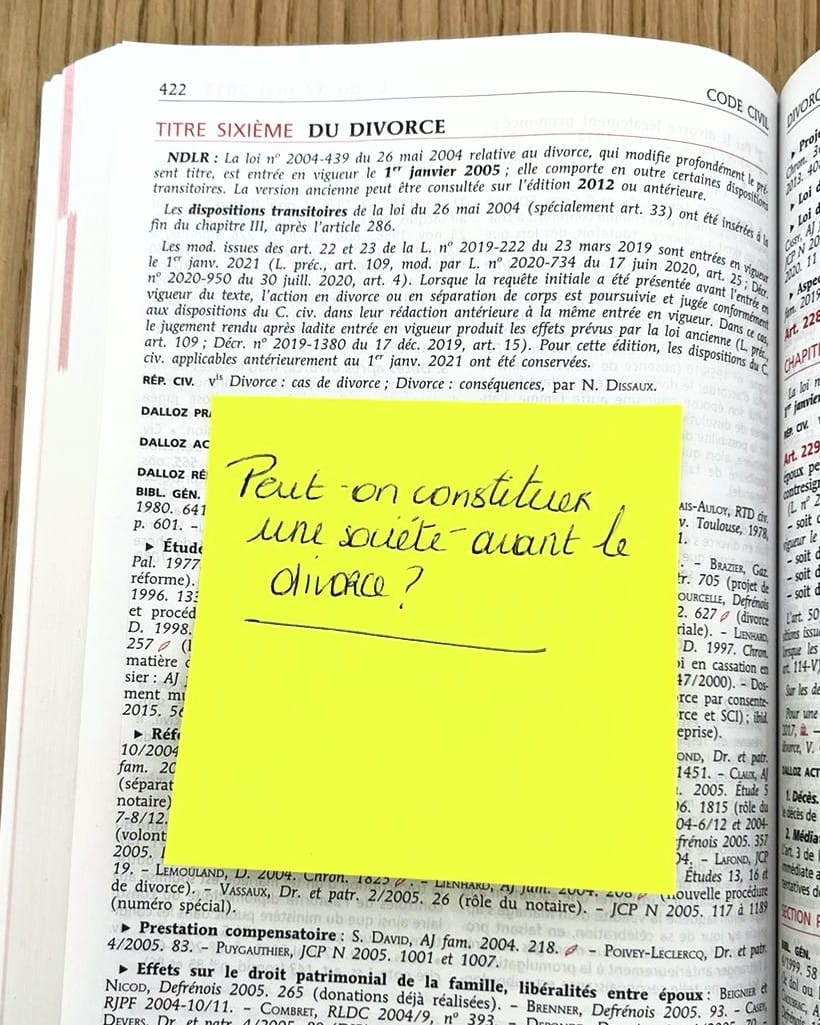 Post-it avec question sur les associés de SCI en cours de divorce