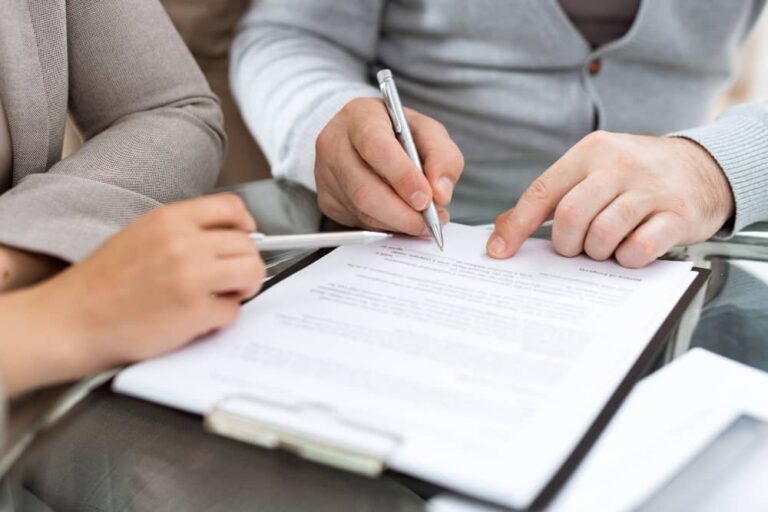 Rédaction des statuts d'une SCI pour éviter les erreurs courantes