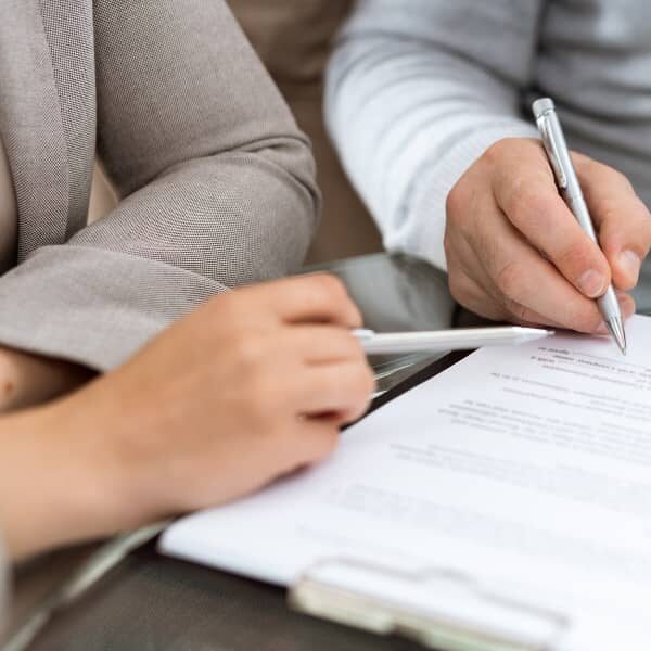 Rédaction des statuts d'une SCI pour éviter les erreurs courantes